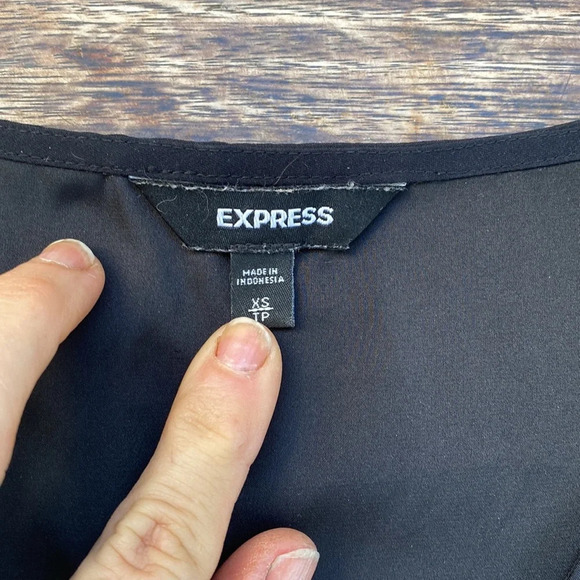 Super soft black zipper top by express - Picture 2 of 7